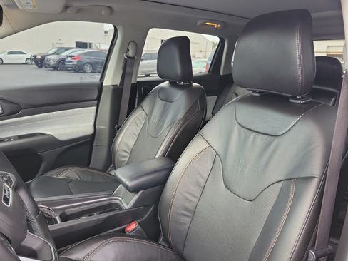 Used 2022 Jeep Compass Latitude w/ Sun and Sound Group AWD/4WD image 22