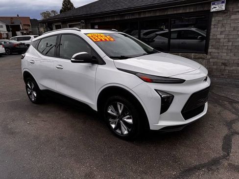Used 2022 Chevrolet Bolt EUV LT w/ Convenience Package FWD image 1