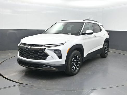 Used 2024 Chevrolet TrailBlazer ACTIV w/ Convenience Package FWD image 2