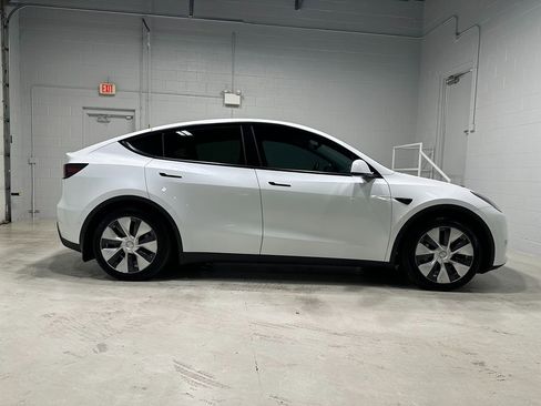 Used 2021 Tesla Model Y Long Range image 2