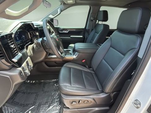 Used 2024 Chevrolet Silverado 1500 LT Trail Boss w/ Convenience Package II AWD/4WD image 19