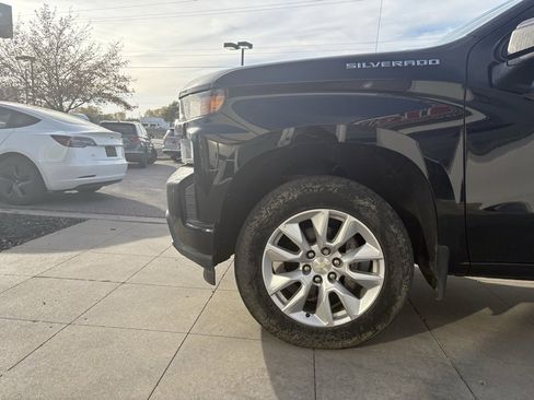 Used 2020 Chevrolet Silverado 1500 Custom w/ Custom Value Package image 10