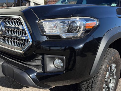 Used 2017 Toyota Tacoma TRD Off-Road image 13