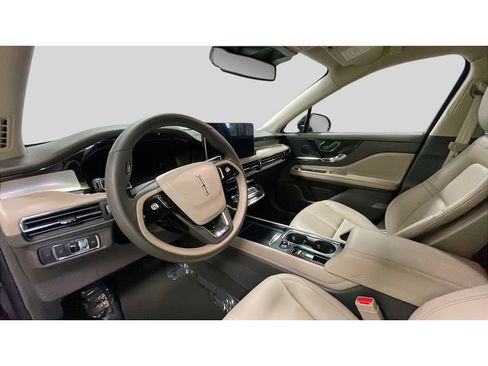 Used 2024 Lincoln Corsair AWD w/ Towing Package image 11
