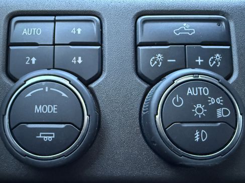 Certified 2024 Chevrolet Silverado 1500 LT Trail Boss w/ Convenience Package II image 36