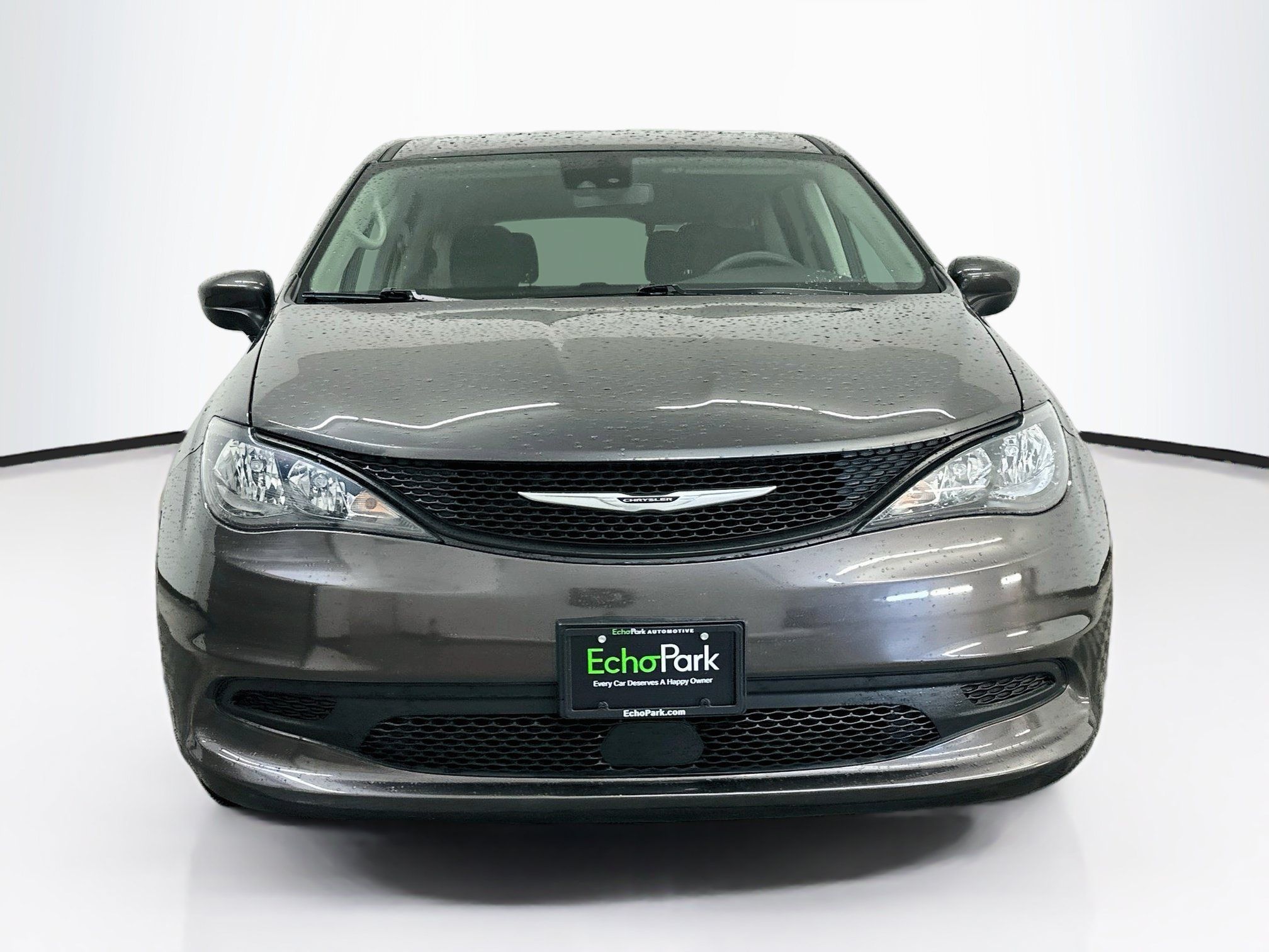 Used 2023 Chrysler Voyager LX FWD image 2