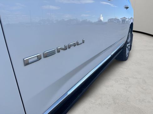 Used 2024 GMC Yukon SLT image 5