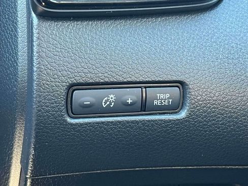 Used 2018 Nissan Rogue Sport SL w/ SL Premium Package image 20