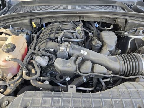 Used 2024 Jeep Grand Cherokee L Laredo RWD image 40