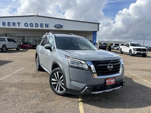 Used 2022 Nissan Pathfinder Platinum w/ Cargo Package image 1