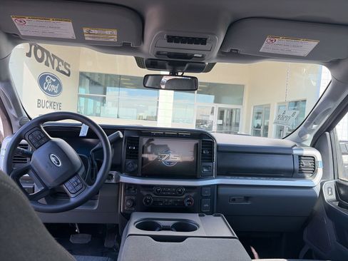 Used 2023 Ford F250 XLT w/ XLT Premium Package AWD/4WD image 11