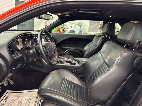 Used 2016 Dodge Challenger R/T Plus RWD image 6