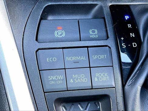 Used 2024 Toyota RAV4 LE image 32