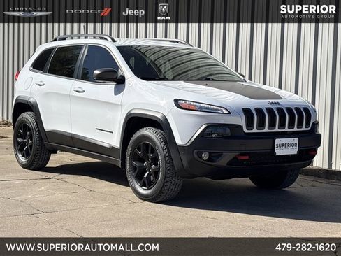 Used 2018 Jeep Cherokee Trailhawk image 1