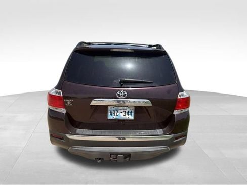 Used 2013 Toyota Highlander SE FWD image 4