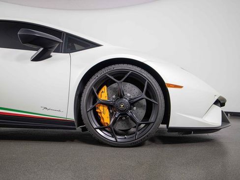 Used 2018 Lamborghini Huracan Performante image 10
