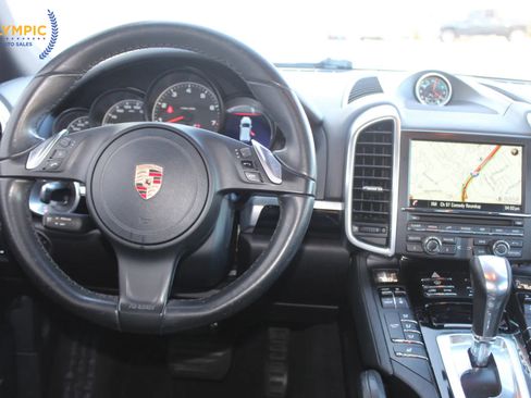 Used 2014 Porsche Cayenne Platinum Edition image 16