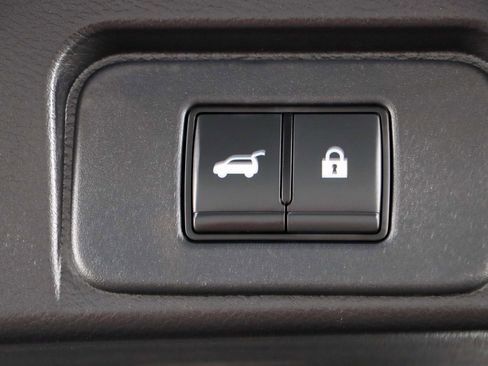 Used 2023 Nissan Rogue SL w/ SL Premium Package image 30