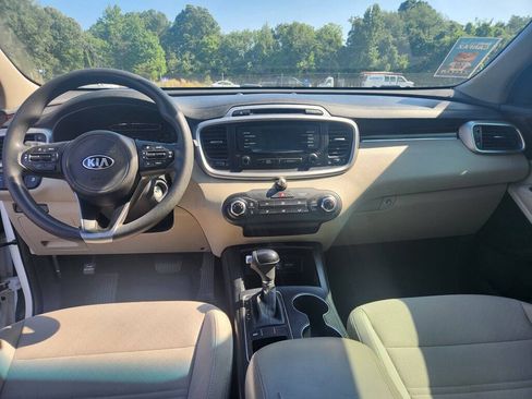 Used 2016 Kia Sorento FWD image 10