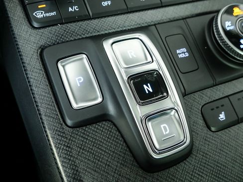 Used 2023 Hyundai Palisade Limited w/ Winter Package image 18