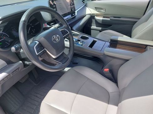 Used 2021 Toyota Sienna XLE w/ XLE Plus Package AWD/4WD image 6