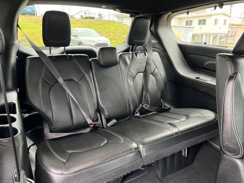 Used 2020 Chrysler Pacifica Touring-L w/ S Appearance Package image 14