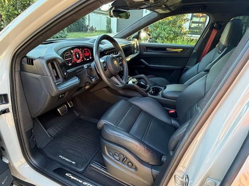 Used 2025 Porsche Cayenne GTS AWD/4WD image 9