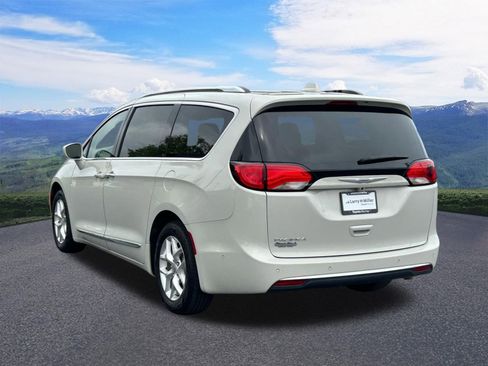 Used 2020 Chrysler Pacifica Touring-L Plus w/ Tire & Wheel Group FWD image 3