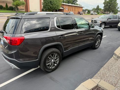 Used 2017 GMC Acadia SLT FWD image 6