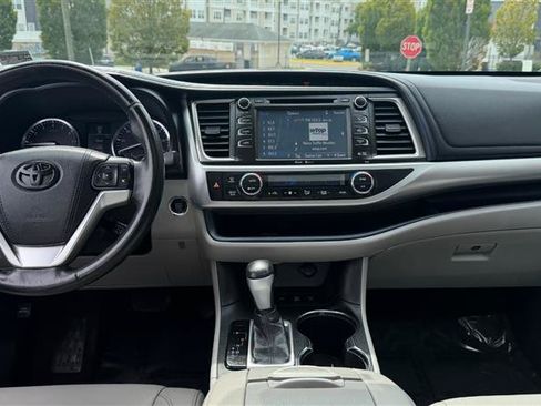 Used 2015 Toyota Highlander XLE AWD/4WD image 27