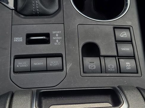 Used 2024 Toyota Highlander LE image 26