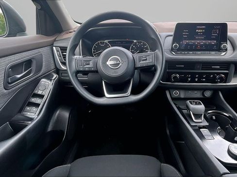Used 2023 Nissan Rogue S AWD/4WD image 4