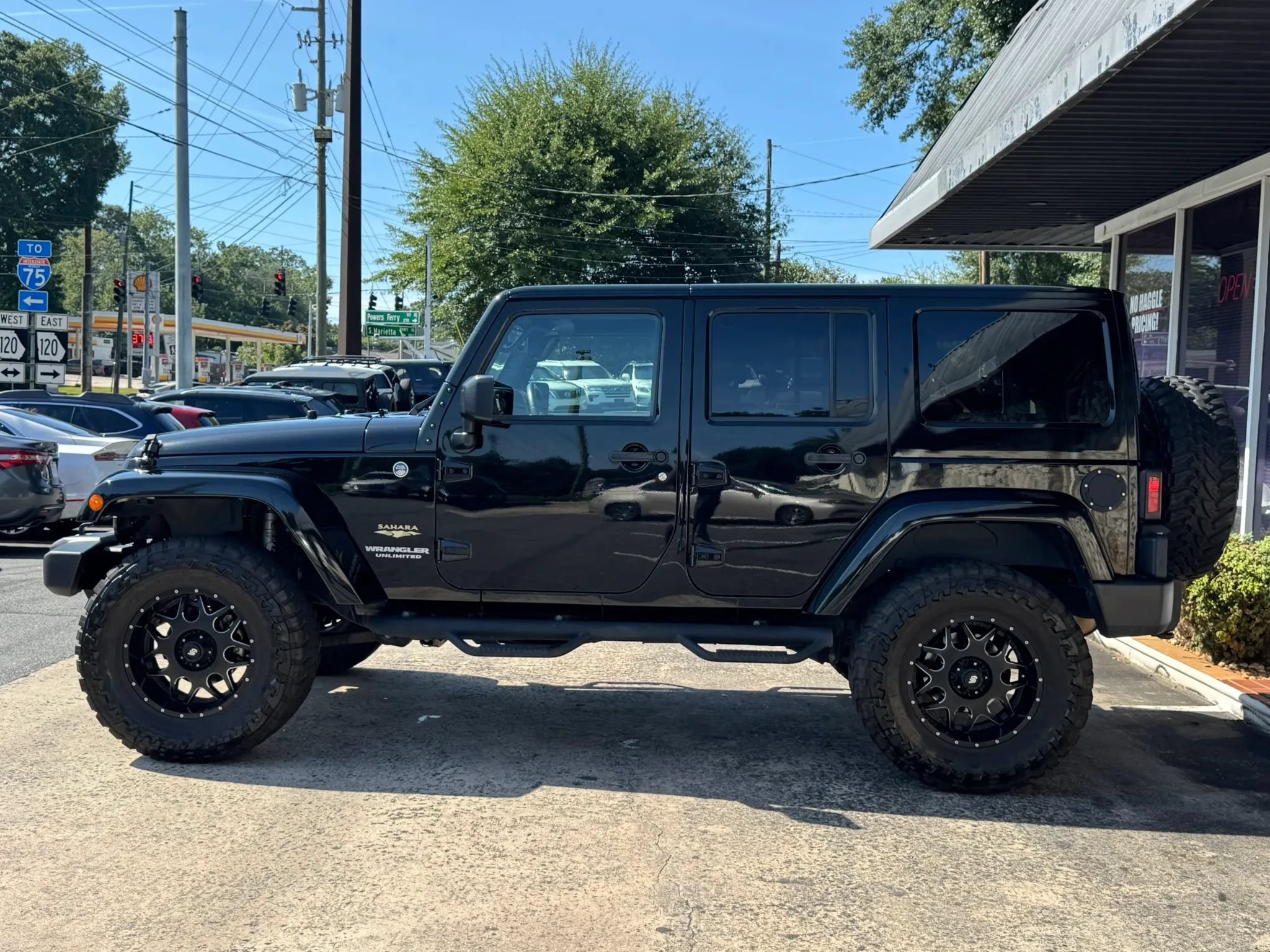 Used 2015 Jeep Wrangler Unlimited Sahara w/ Connectivity Group AWD/4WD image 4