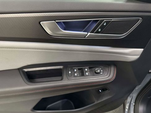 Certified 2025 Volkswagen Atlas Peak Edition SE image 19