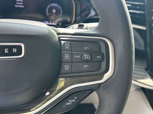 Used 2022 Jeep Wagoneer Series III w/ Premium Group I AWD/4WD image 26