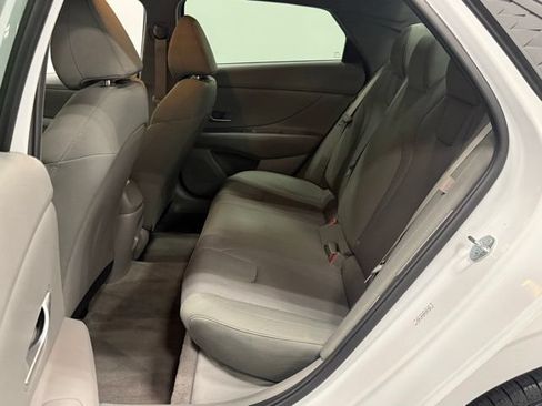 Used 2024 Hyundai Elantra SE FWD image 31