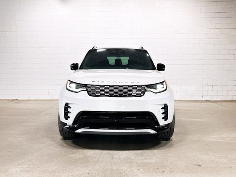 Used 2024 Land Rover Discovery Metropolitan Edition image 9