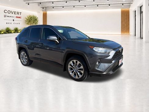 Used 2020 Toyota RAV4 XLE Premium FWD image 1