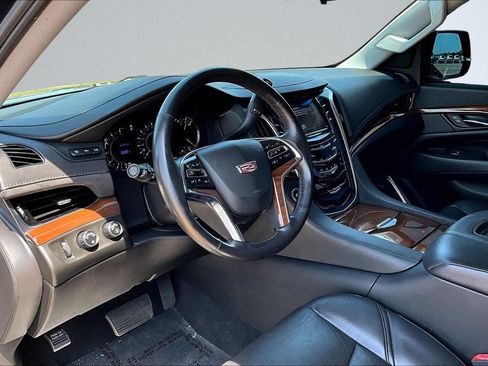 Used 2020 Cadillac Escalade Luxury AWD/4WD image 11