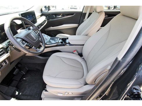 Used 2023 Lincoln Nautilus Reserve w/ Luxury Package AWD/4WD image 11