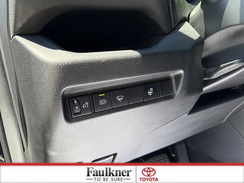 Used 2021 Toyota RAV4 XLE w/ XLE Grade Weather Package AWD/4WD image 20