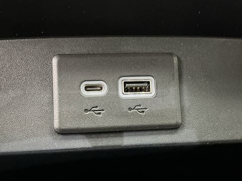 Used 2023 Chevrolet Suburban LT w/ Luxury Package image 28