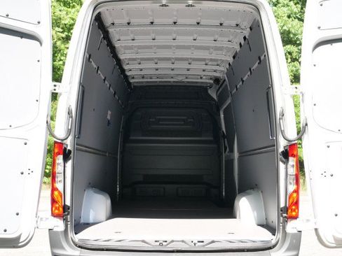 Used 2025 Mercedes-Benz Sprinter 2500 image 23