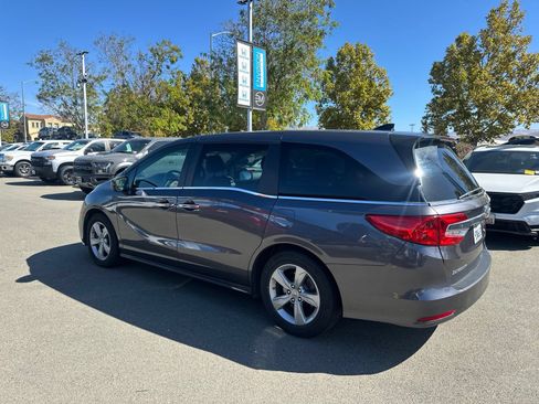Used 2018 Honda Odyssey EX image 4