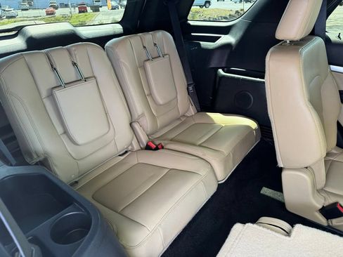 Used 2017 Ford Explorer XLT w/ Equipment Group 202A FWD image 8