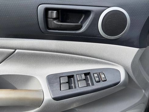 Used 2012 Toyota Tacoma PreRunner image 38