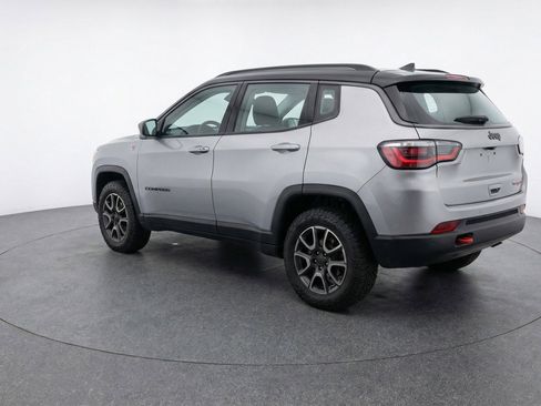 Used 2025 Jeep Compass Trailhawk AWD/4WD image 6