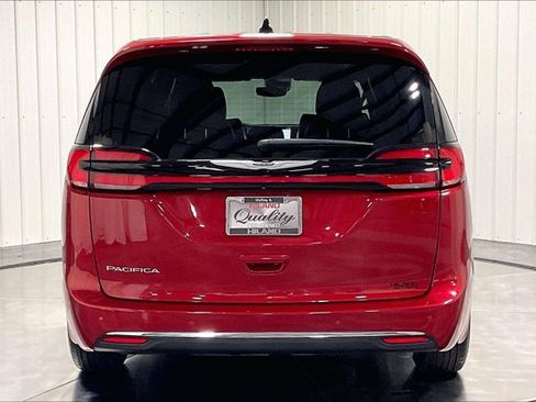 Used 2025 Chrysler Pacifica Select FWD image 4