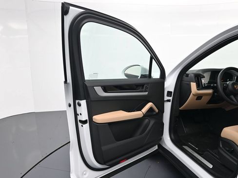 Certified 2026 Porsche Cayenne AWD/4WD image 15
