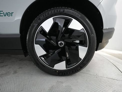 Used 2025 Volvo EX30 Plus w/ Protection Package Premier AWD/4WD image 9